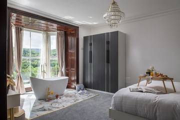 Holiday Home for 16 People in Dolgellau, Gwynedd, Photo 2