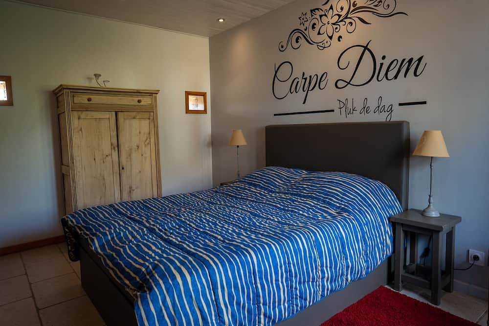 Domaine de vacances avec piscine in Cassaniouze, Région d'Aurillac