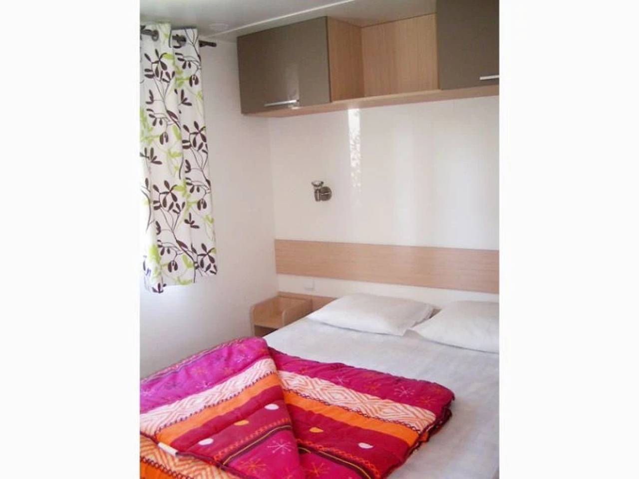 Zecamping 3 étoiles animé piscine chauffée mobil-home Tv Bbq 31m2 in Argentonnay, Deux-Sèvres