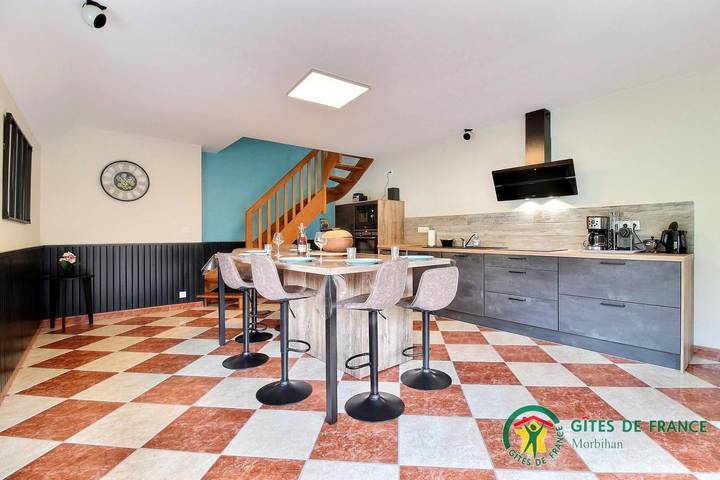 Gîte pour 6 personnes, avec piscine ainsi que jardin et terrasse à Guern - 2