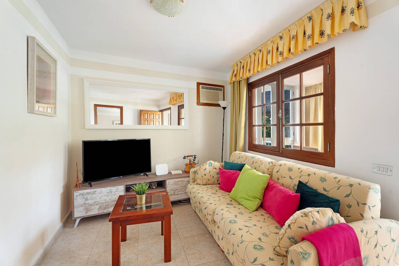 Entire apartment, Vacation Home "Playa la Arena Sea View" with Private Terrace & Wi-Fi in Los Gigantes, Santiago del Teide