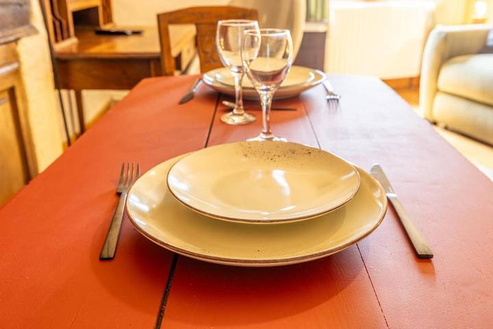 Gîte pour 4 personnes, avec Terrasse ainsi que Jardin et Piscine à Vic-le-Comte - 3