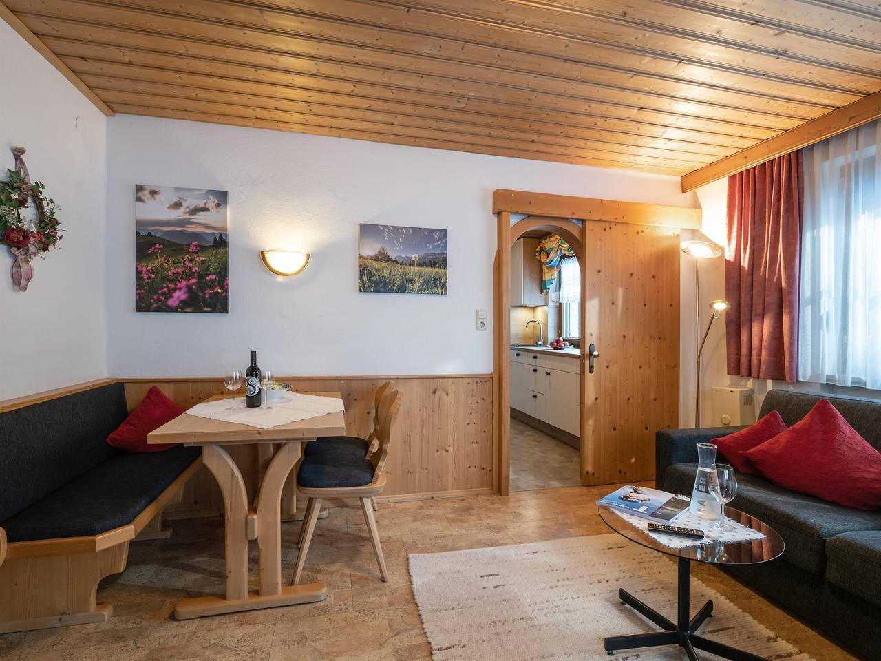 Ganze Ferienwohnung, Appartement 1 für bis zu 4 Personen in Ellmau, Kaisergebirge