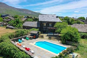Casa de vacaciones para 14 personas, con piscina y terraza en Sierra De Ayllón