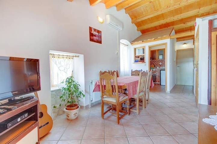 Ganze Wohnung, 1-Zimmer-Ferienwohnung mit Balkon und Meerblick Mali Losinj, Losinj in Mali Lošinj, Lošinj (Kvarner Bucht)