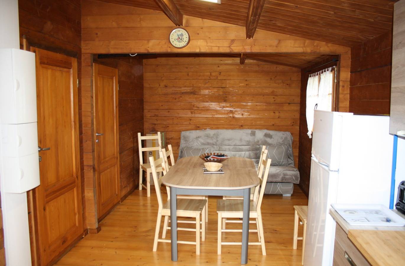 Chalet bois en pleine nature in Neschers, Région de Besse-et-Saint-Anastaise
