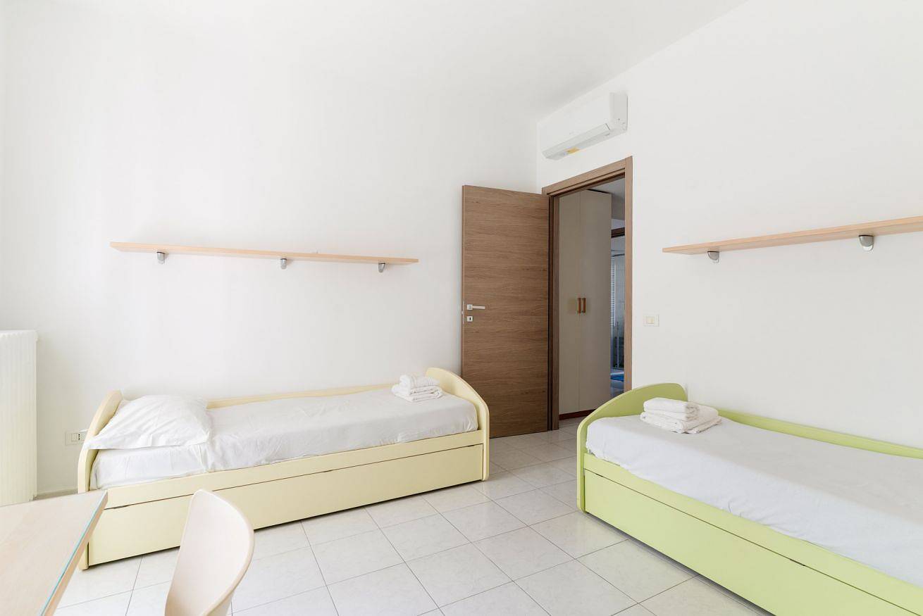 Entire apartment, Guesthost - Piazza Abbiategrasso Chiesa Rossa Apt in Milan, Milan Province