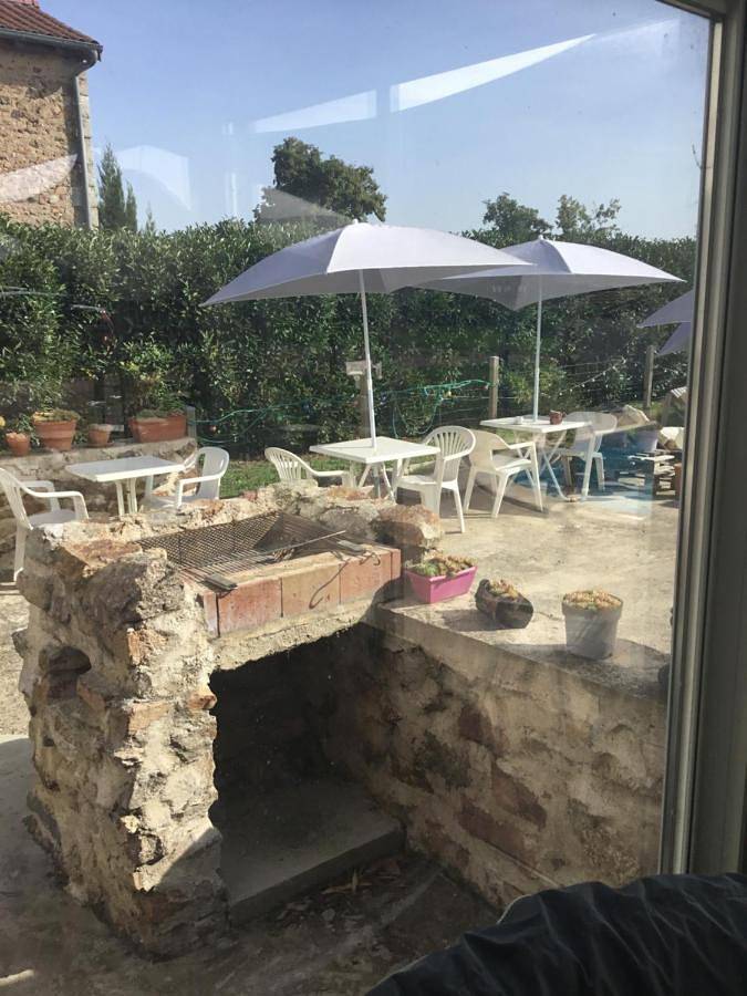 Chambre d’hôte pour 2 personnes, avec jacuzzi ainsi que piscine et jardin dans la Loire - 4