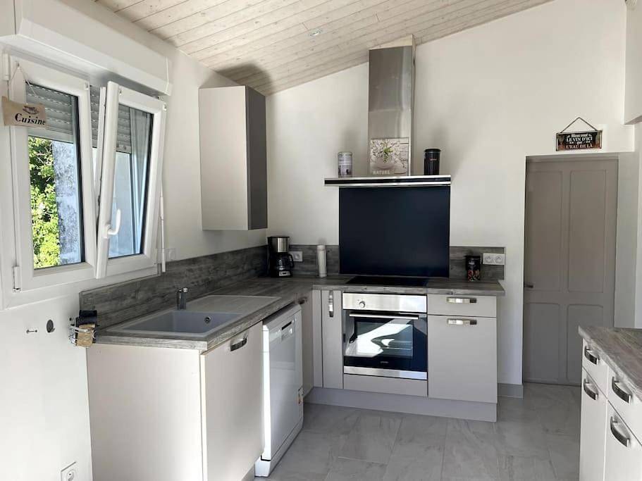 Two-Bedroom House in Corme-Royal, Région de Saintes