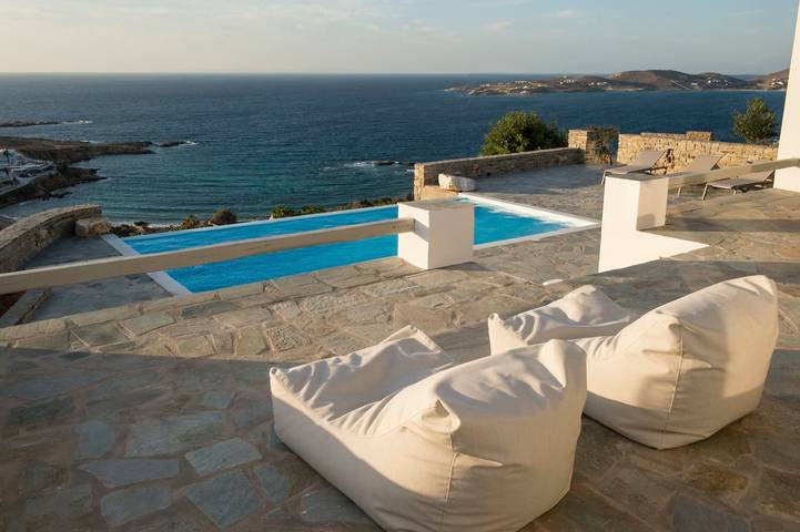 Villa pour 6 personnes, avec piscine ainsi que vue sur l’océan et jardin dans Paros