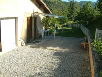 Gîte pour 4 personnes, avec terrasse, animaux acceptés à Montjay