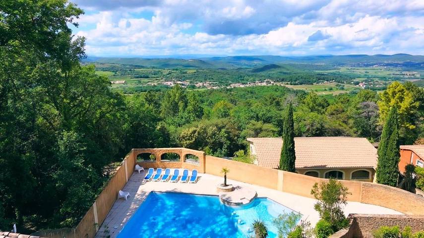 Gîte pour 8 personnes, avec piscine ainsi que jacuzzi et jardin à Sabran - 2