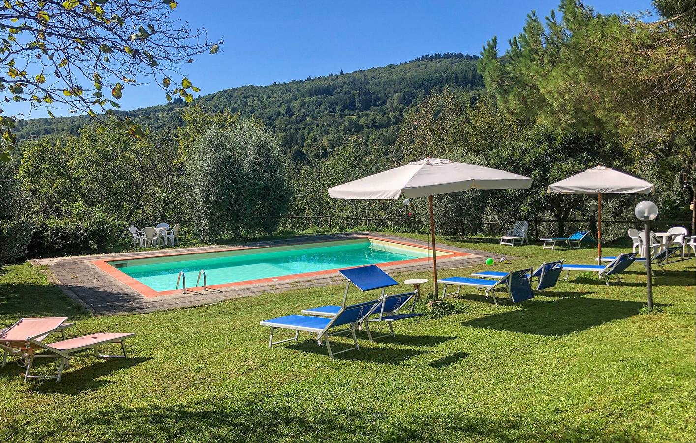 Acogedor apartamento con piscina, jardín y WiFi in Pratovecchio Stia, Casentino