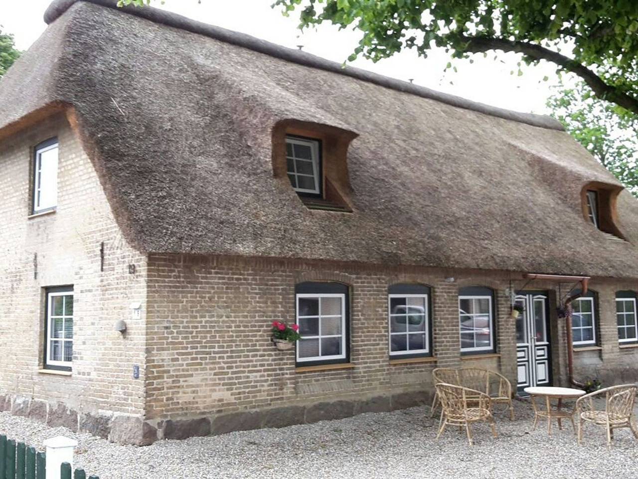 Ganze Ferienwohnung, Horn: Urlaub im Reetdachhaus in Schleswig-Holstein - Wohnung 1 in Silberstedt, Eider-Treene-Sorge