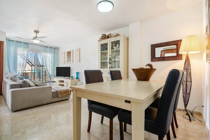 Apartamento entero, Apartamento 'Atico Pepe Y Rosi' con vistas al mar, Wi-Fi y aire acondicionado in Cunit, Costa Dorada