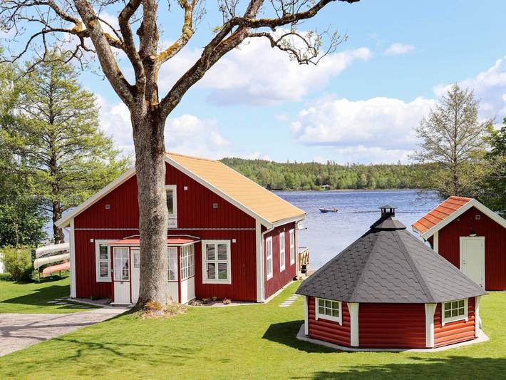 Ferienhaus für 14 Personen, mit Terrasse und Garten sowie Sauna und Seeblick in Schweden - 2