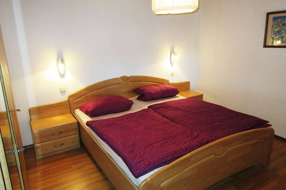 Ganze Wohnung, Ferienwohnung Sonnenschein bis 4 Personen, Balkon, 65 qm in Tachinger See, Taching am See