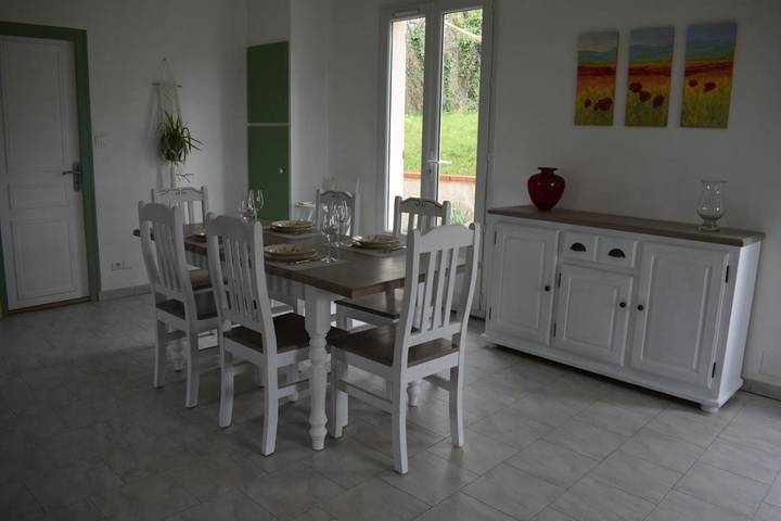 Location de vacances pour 6 personnes, avec Terrasse ainsi que Jardin et Vue à Champagnac-de-Belair