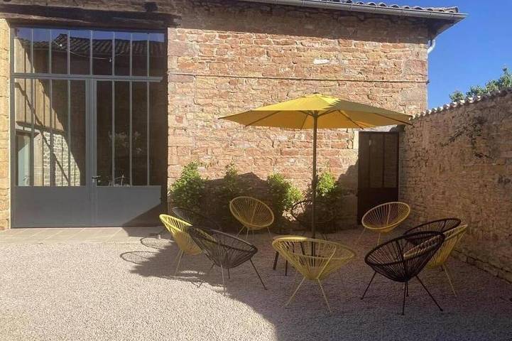 Location de vacances pour 12 personnes, avec jardin à Chânes