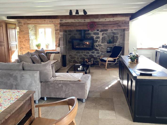 Location de vacances pour 4 personnes, avec vue et jardin à Lanobre - 2