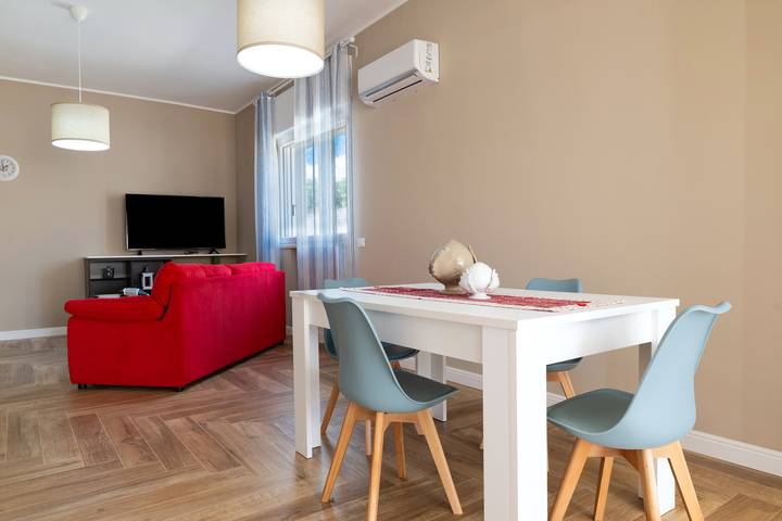 Entire apartment, Apartment 'A Casa Di Palma - 1' with Private Terrace, Wi-Fi and Air Conditioning in Pulsano, Gulf of Taranto