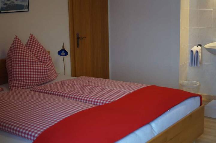 Ferienwohnung für 7 Personen, mit Balkon und Whirlpool sowie Garten in Oberperfuss - 4