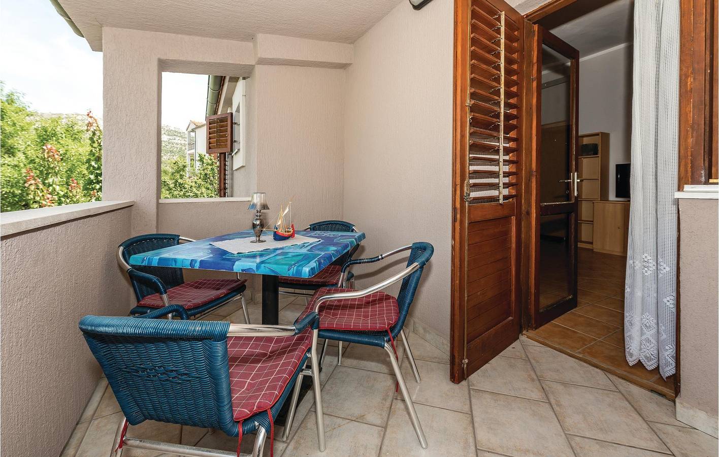Ganze Ferienwohnung, Gemütliche Ferienwohnung mit Terrasse, 200 m vom Strand Camp Vala entfernt in Grebastica, Šibenik-Knin