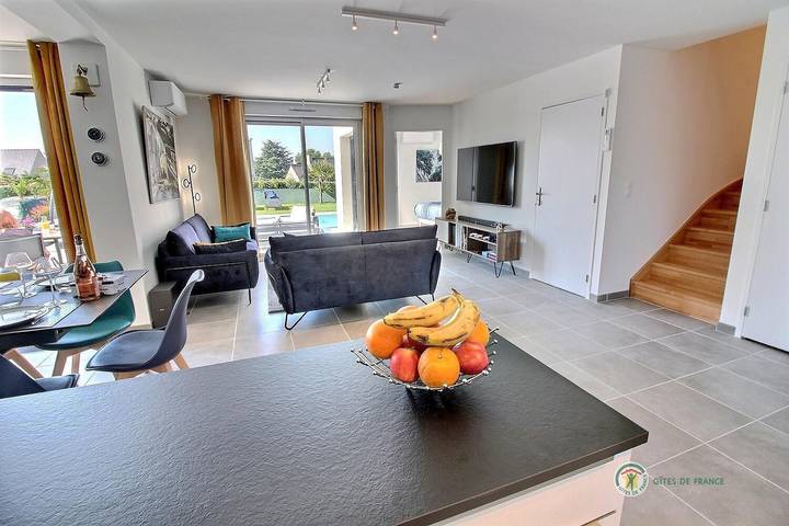 Gîte pour 8 personnes, avec jardin ainsi que piscine et terrasse dans L Armor - 4