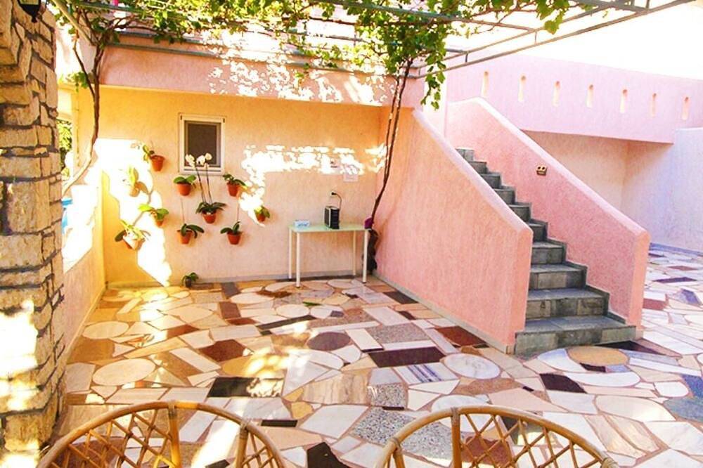 Entire apartment, La Luna Blu Apartment \"Tartaruga\", sea view, 500 meters from the beach in Ferma, South Crete