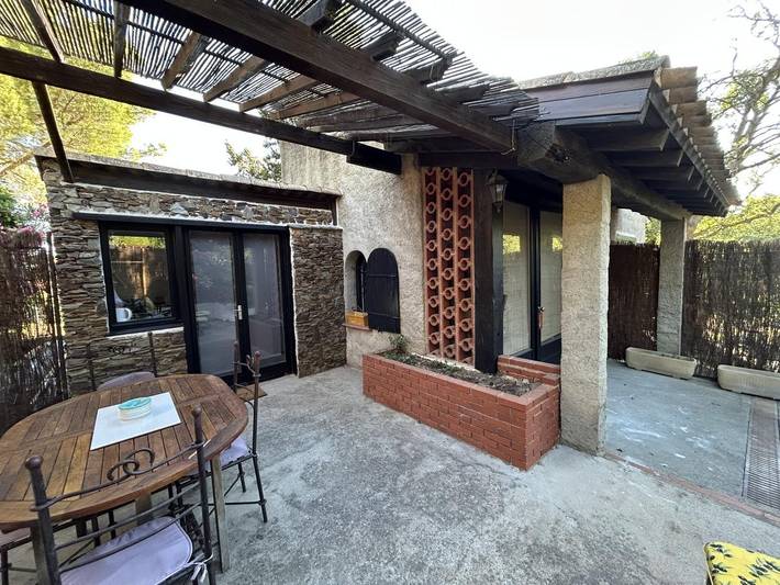 Gîte pour 4 personnes, avec Terrasse et Piscine
