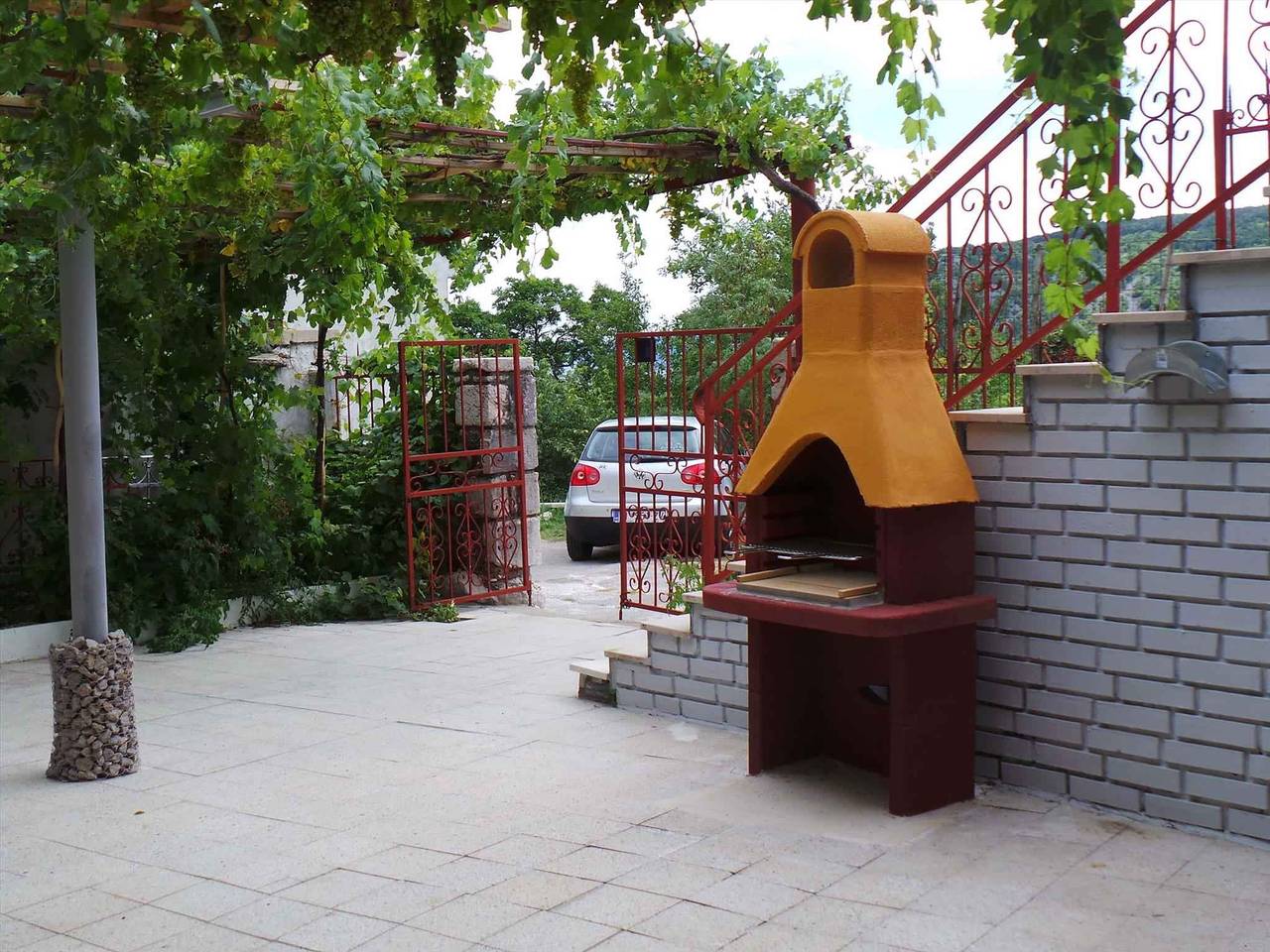 Ferienhaus mit 100 qm großer Terrasse in Grizane, Primorje-Gorski Kotar