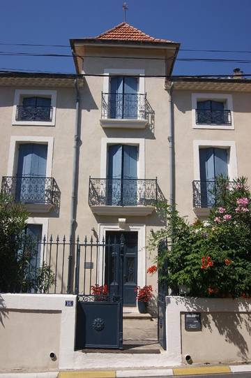 Cottage pour 2 personnes, avec jardin ainsi que balcon et piscine à Servian