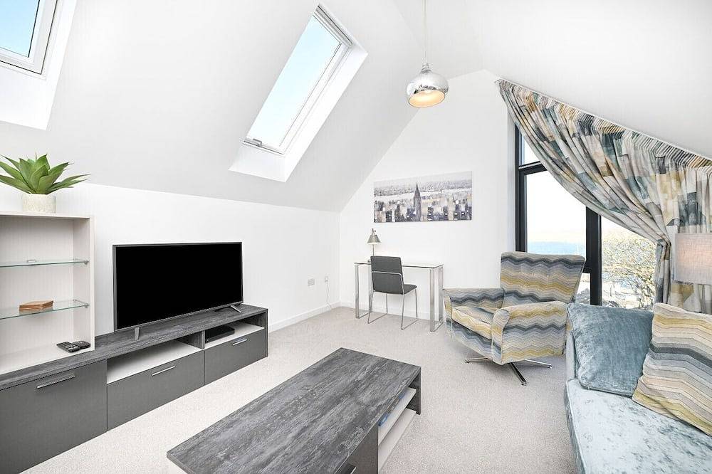 New to Vrbo: Elegant Lerwick Townhouse • Harbour Views + Patio in Shetland Inseln
