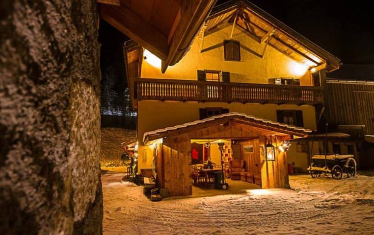 Location de vacances pour 2 personnes, avec vue ainsi que terrasse et jardin à Rossinière - 2