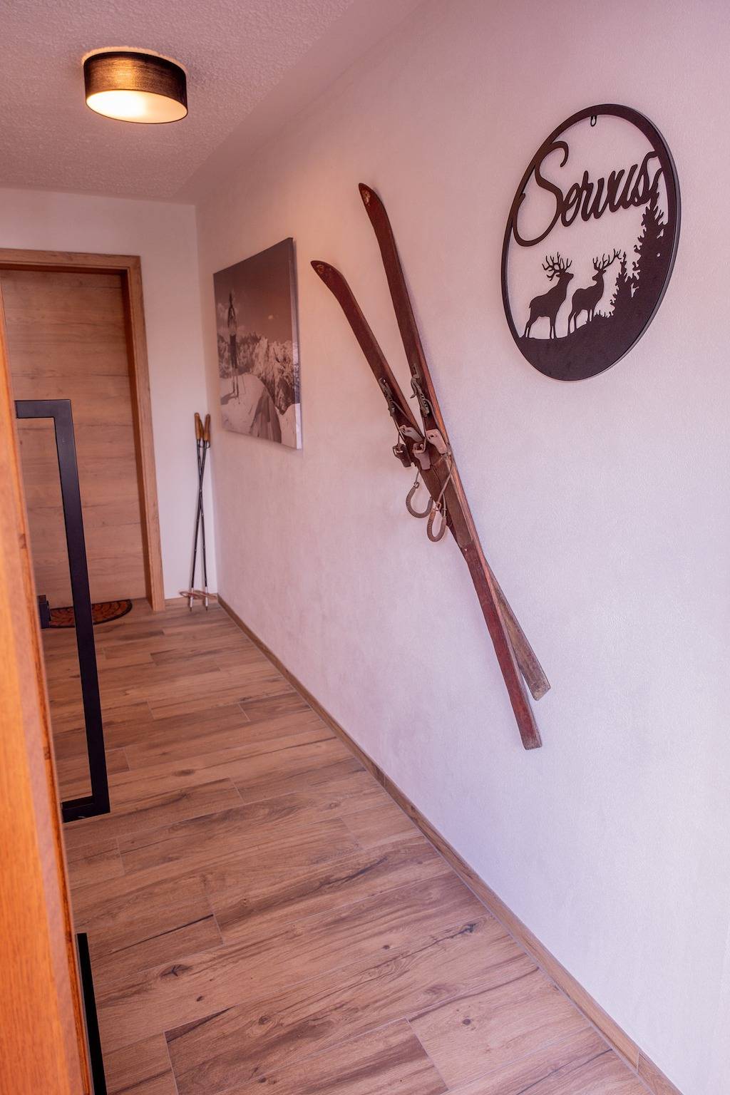 Entire apartment, Apartment 'Arnspitze' with Mountain View, Balcony and Wi-Fi in Mittenwald, Bavarian Alps