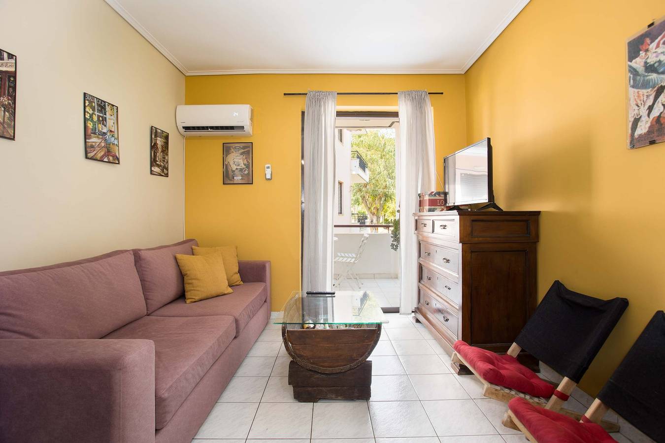 Ganze Wohnung, Ferienwohnung für 4 Personen mit Balkon/Terrasse in Kalamata, Messenien