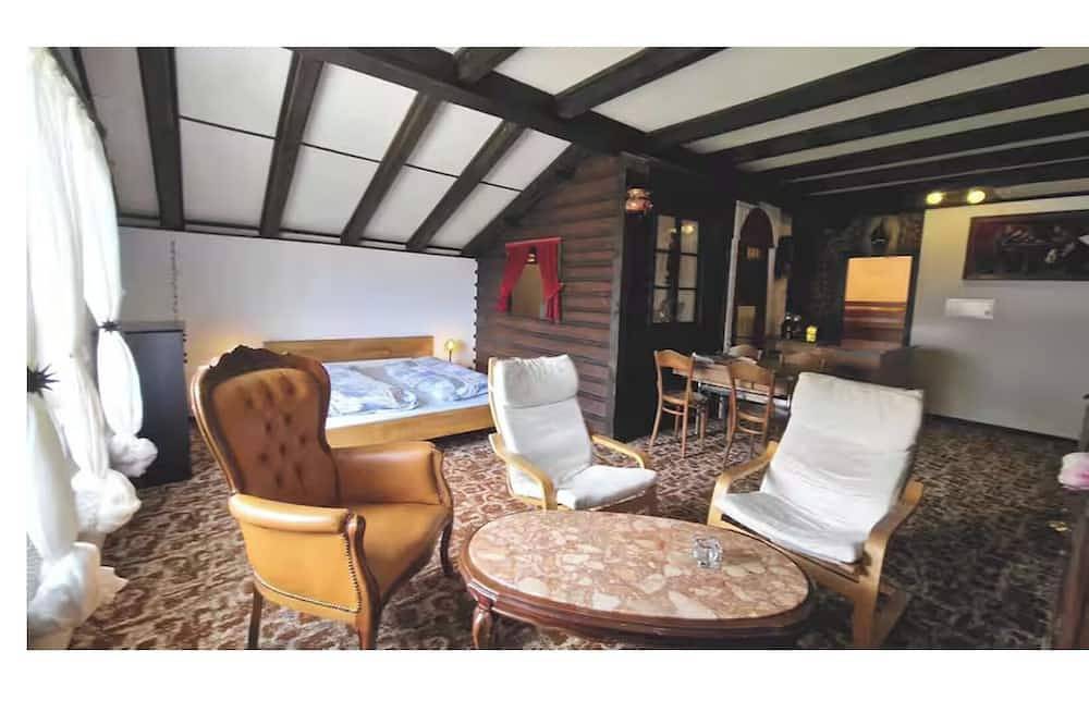 Ganze Wohnung, Dachwohnung mit Charme in Eischoll, Walliser Alpen