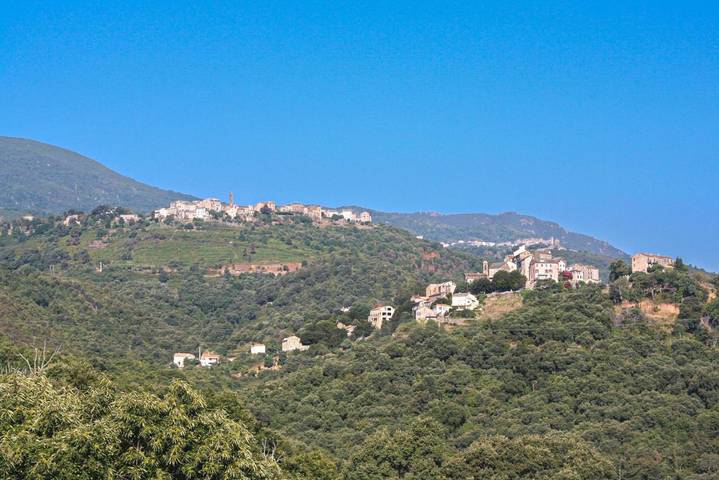 Location de vacances pour 8 personnes, avec vue ainsi que balcon et piscine à Castellare-di-Casinca - 3