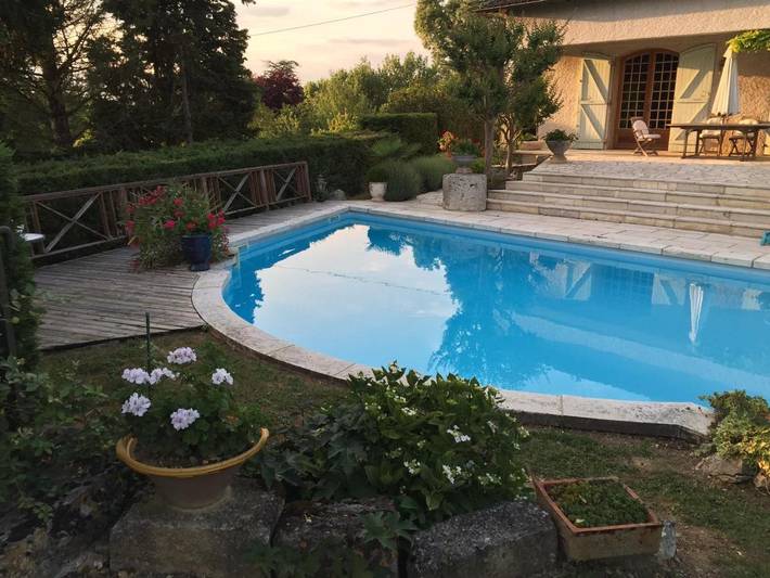 Location de vacances pour 2 personnes, avec Terrasse et Jardin ainsi que Piscine et Vue à Mauvezin
