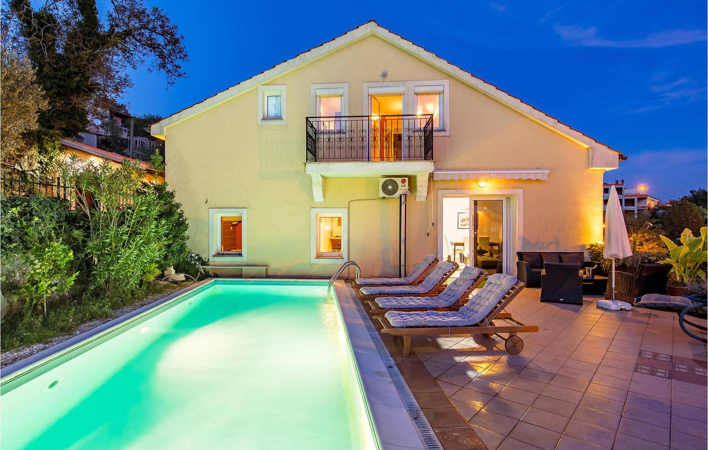 Gemütliches Apartment in Opatija mit Pool, Terrasse und Restaurants in Laufnähe in Općina Matulji, Opatija Riviera