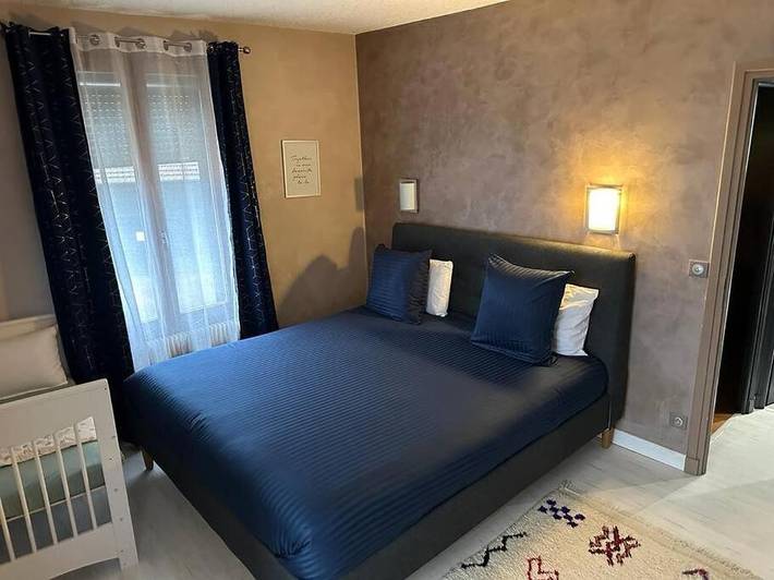 Location de vacances pour 14 personnes, avec vue et jardin, animaux acceptés à Thizy-les-Bourgs - 3