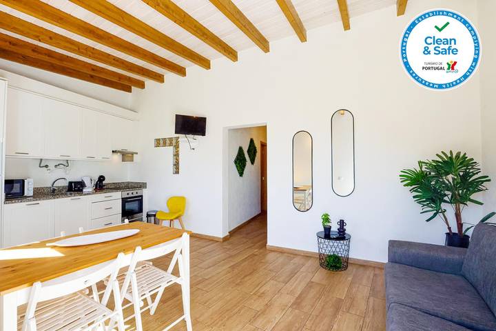 Location de vacances pour 5 personnes, avec Terrasse ainsi que Jardin et Piscine à Lagos