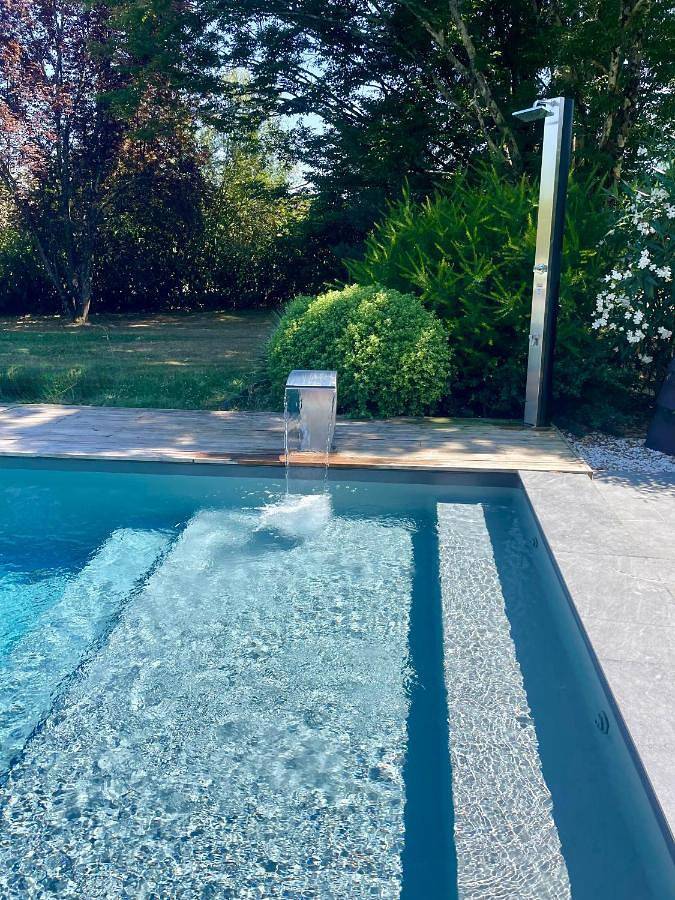 Gîte pour 4 personnes, avec Jacuzzi et Terrasse ainsi que Jardin et Piscine à Lignan-de-Bordeaux