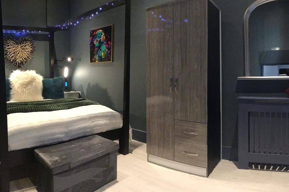 Entire apartment, Romantic Secret Garden Retreat in Brighton, Sussex