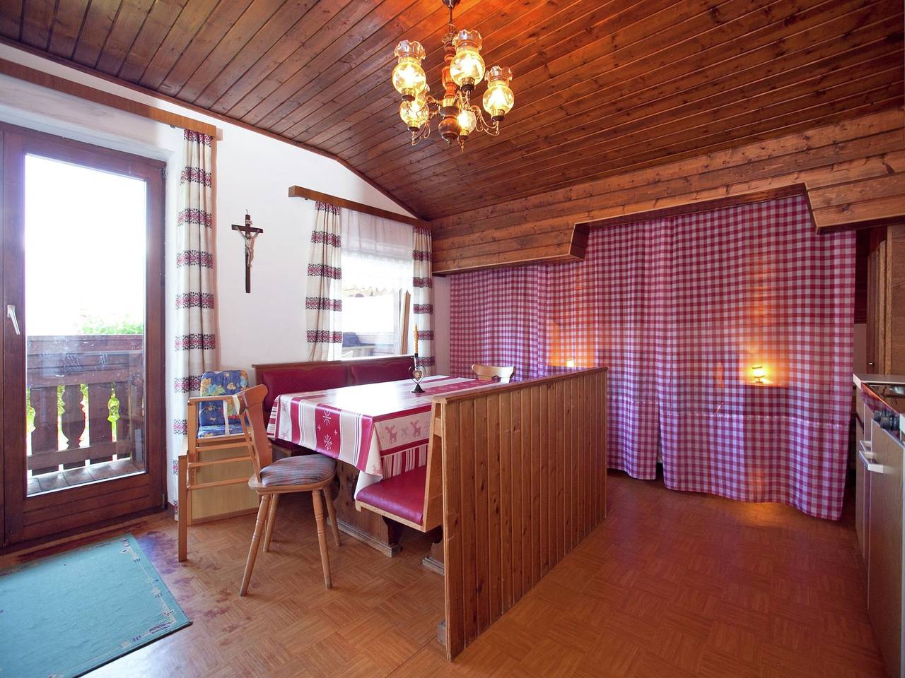 Entire apartment, Snug Holiday Home in Sankt Johann im Pongau with Garden in Sankt Johann im Pongau, Ski Amadé