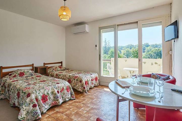 Appartement entier, Studio climatisé - 2 pers. proche Thermes in Cazaubon, Gers