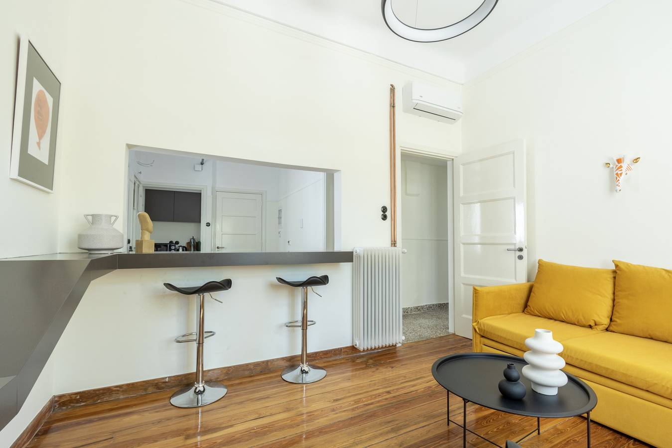 Entire apartment, An Outstanding 3 bdrm Apartment in the Heart of Athens in Central Section of Athens, Athens