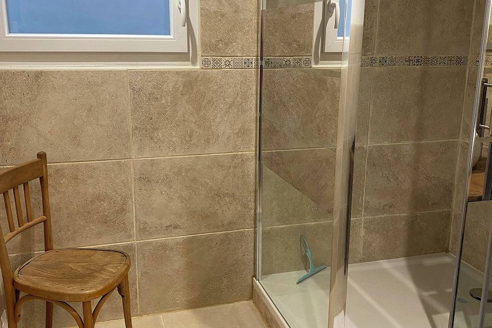 Appartement entier, Gîte rénové et climatisé, terrasse, parking privé – Plages & commerces à pied 🌞 in Meschers-sur-Gironde, Région de Rochefort