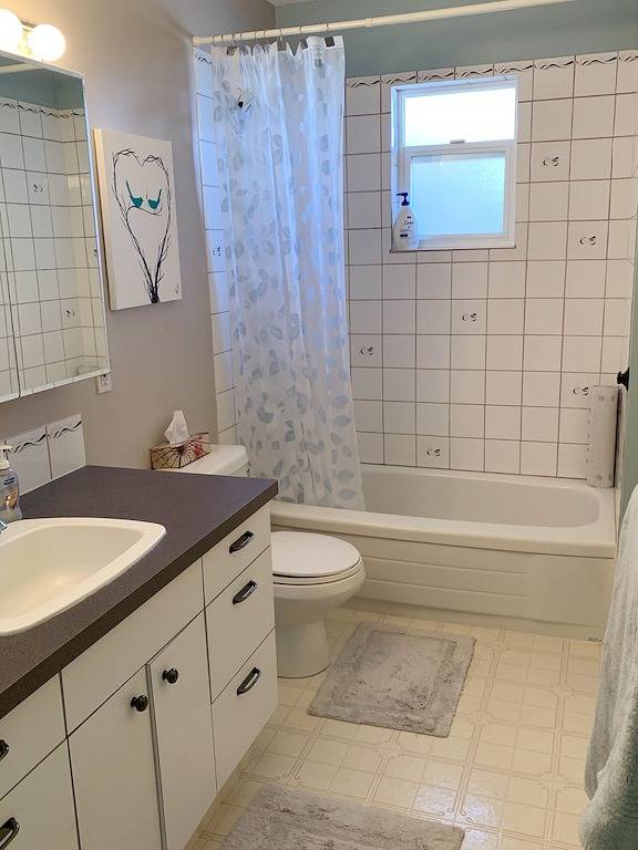 Bed and breakfast for 10 people, with garden in British Columbia