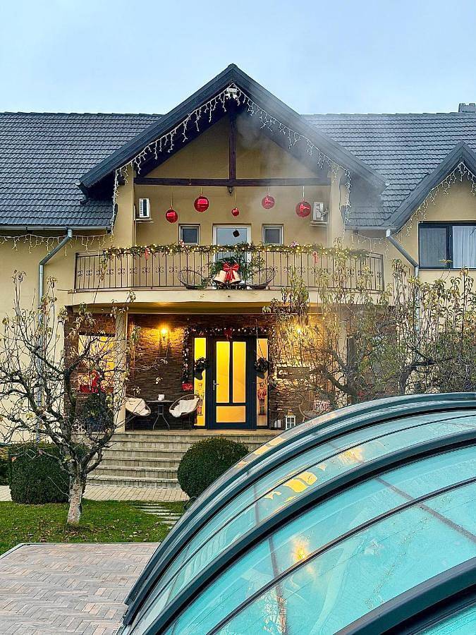 Maison d’hôte pour 10 personnes, avec piscine ainsi que jardin et jacuzzi à Brașov - 2